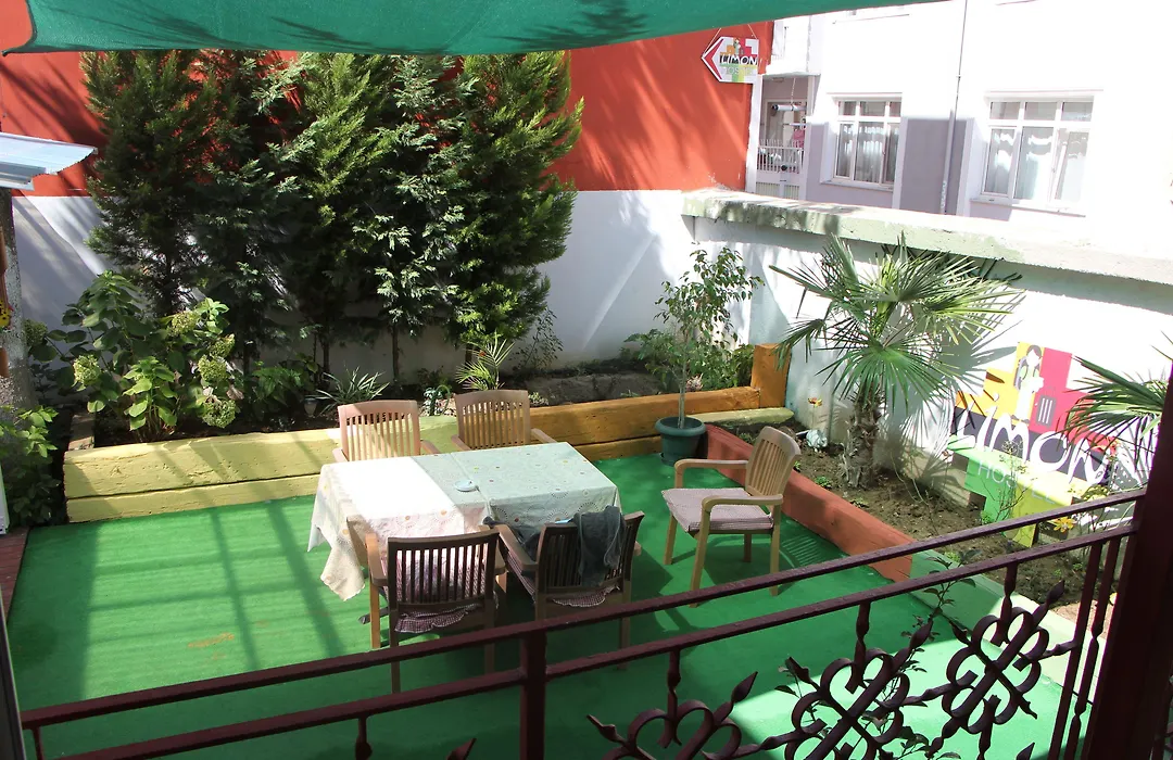 Limon Hostel-1